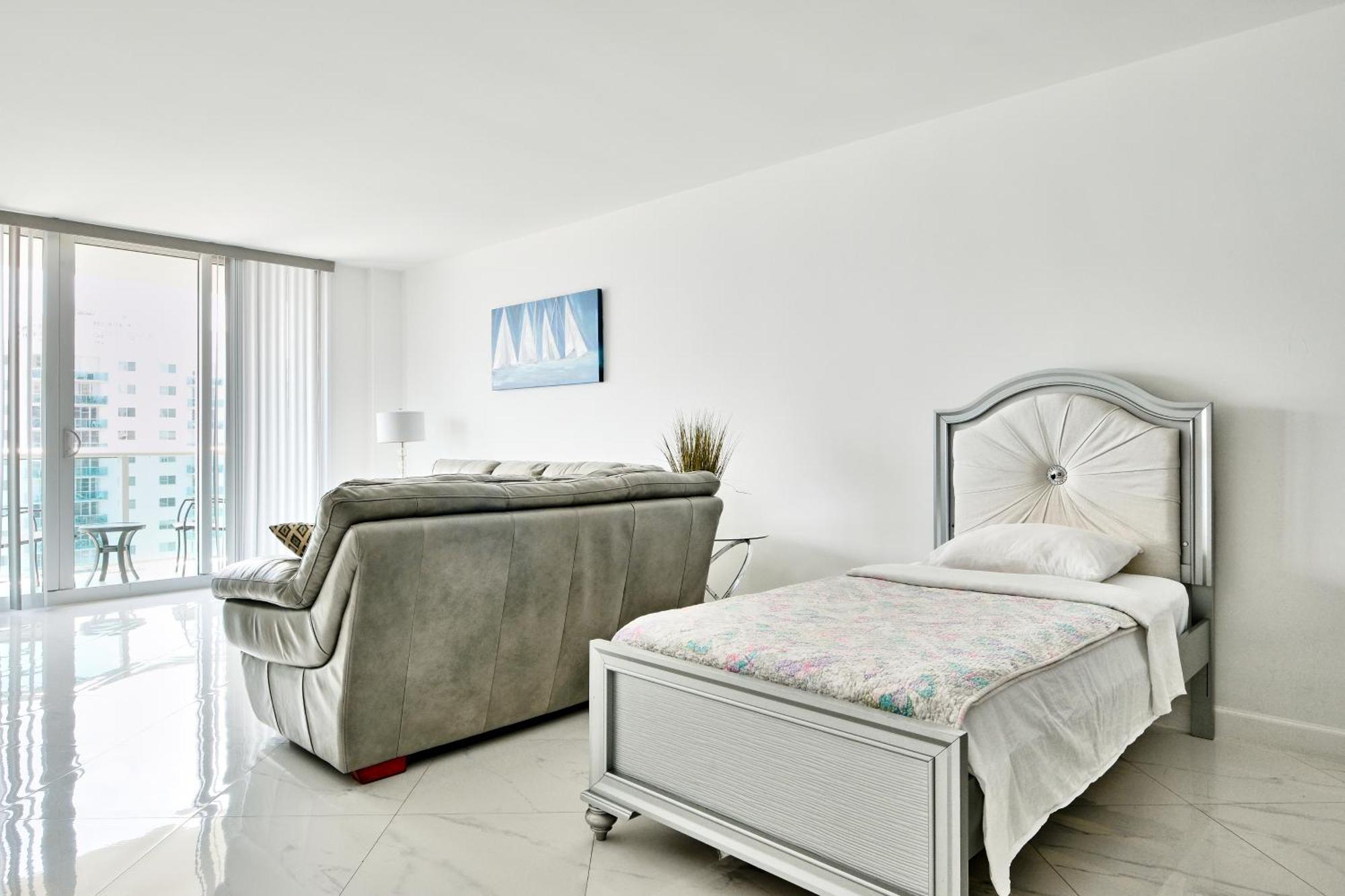 Miami Beach Collins Ave Apartments Free Parking Sunny Isles Beach Room photo